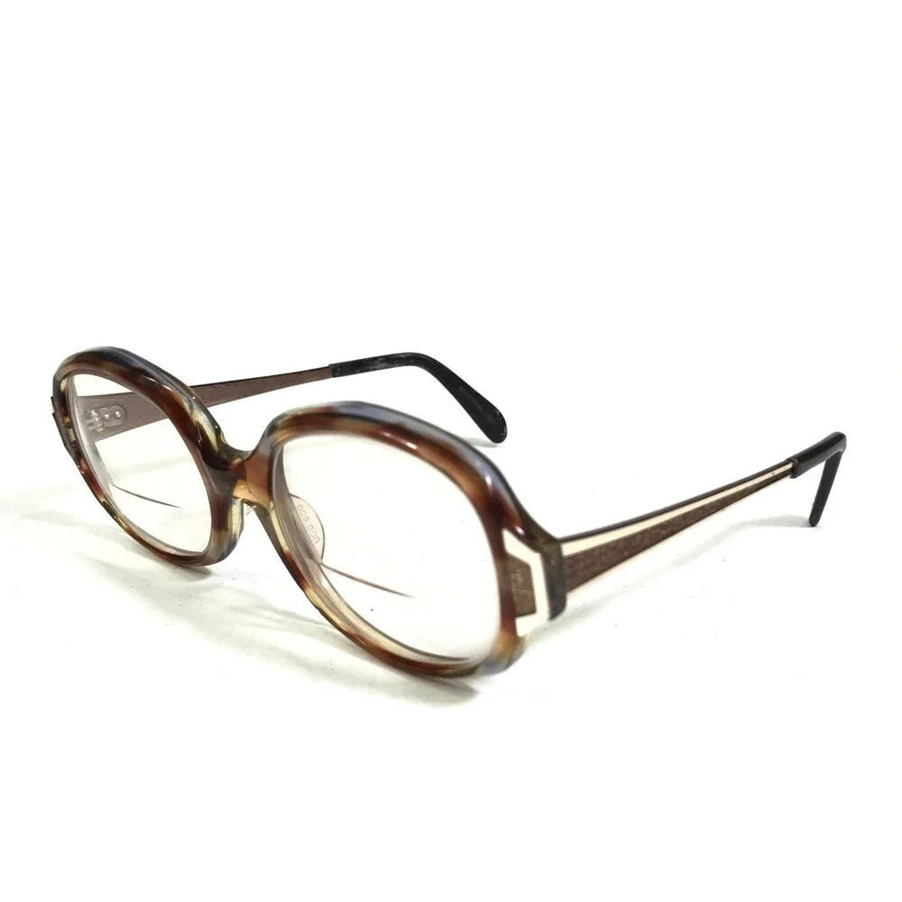 Universal frames are